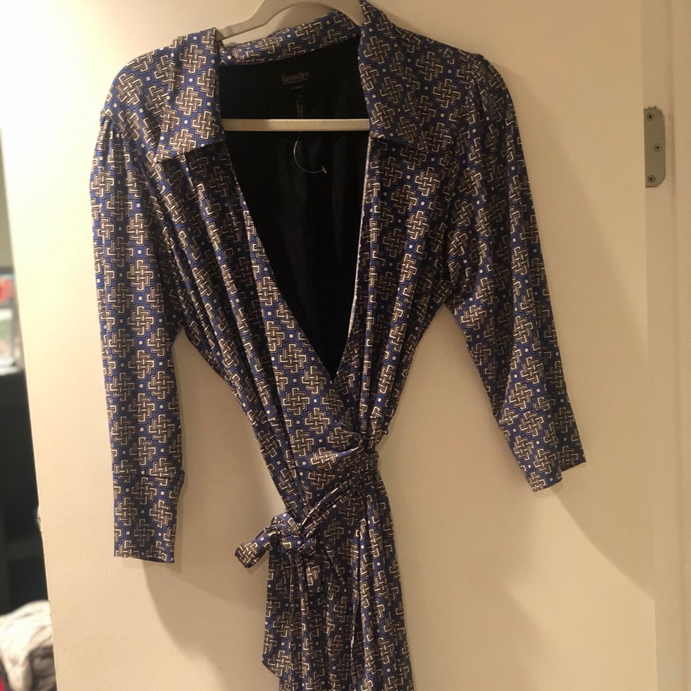 Wrap dress. Blue gold print